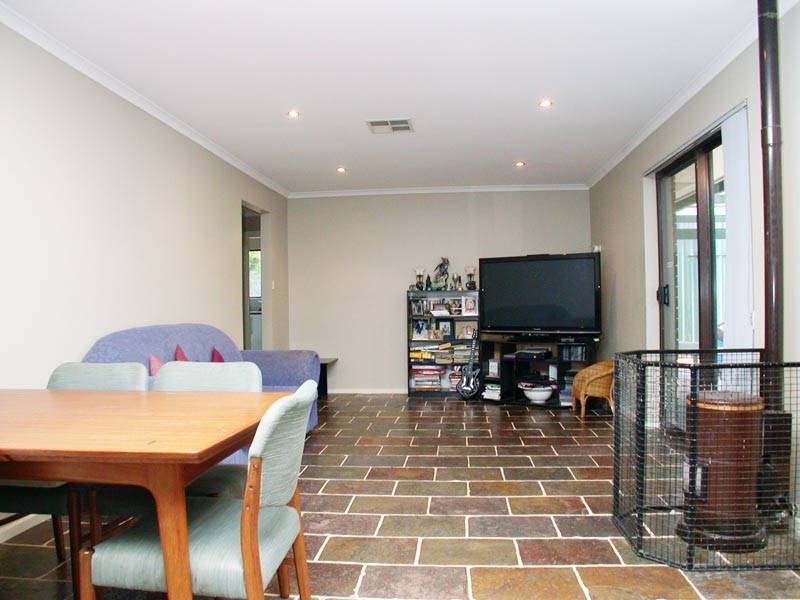 1 Weerab Drive, Hallett Cove SA 5158