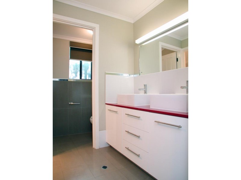 1 Weerab Drive, Hallett Cove SA 5158