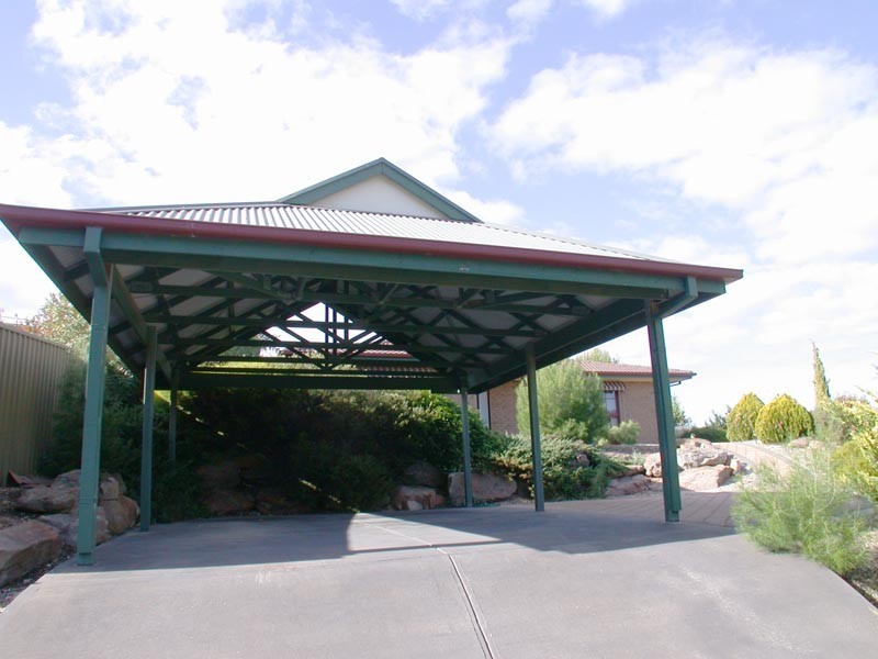 1 Weerab Drive, Hallett Cove SA 5158