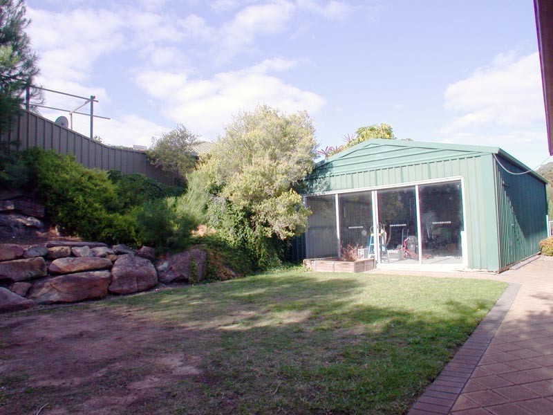 1 Weerab Drive, Hallett Cove SA 5158