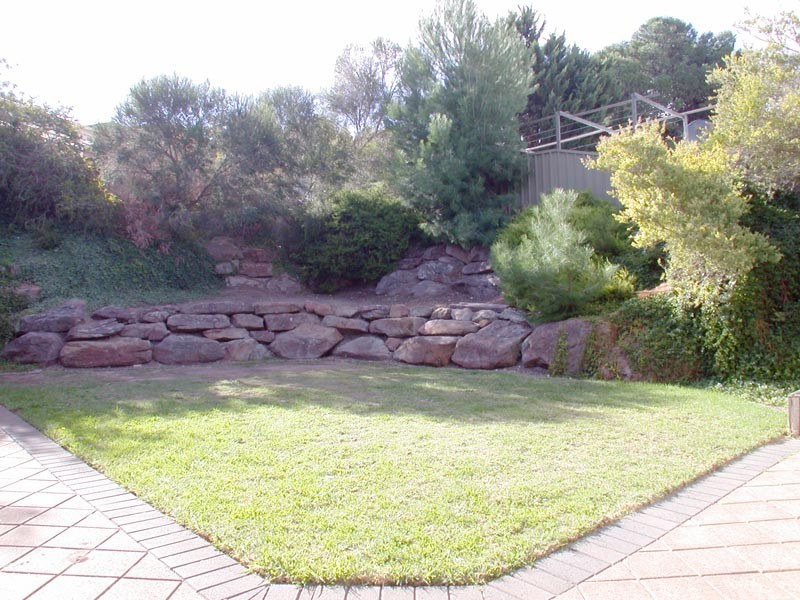 1 Weerab Drive, Hallett Cove SA 5158