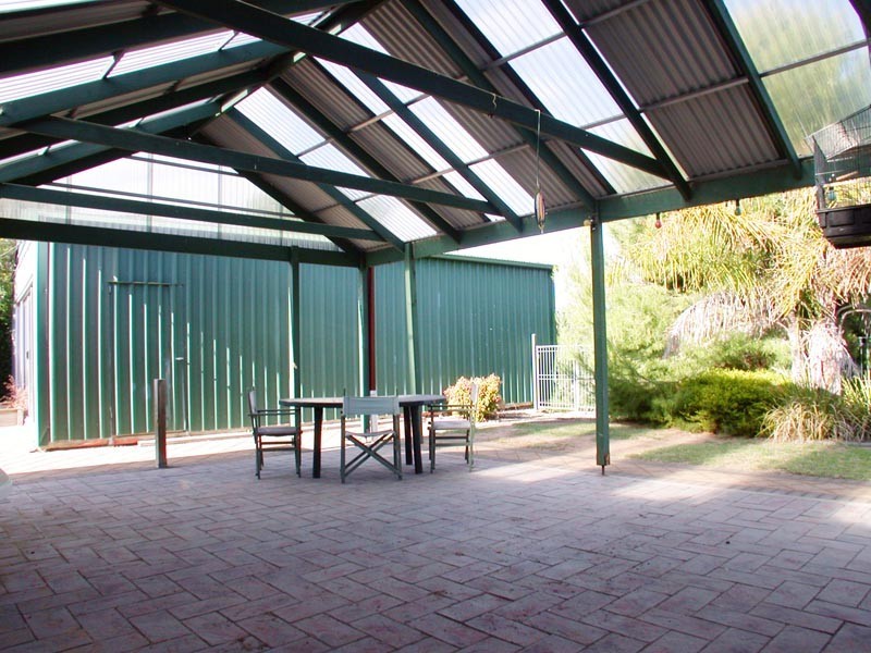 1 Weerab Drive, Hallett Cove SA 5158