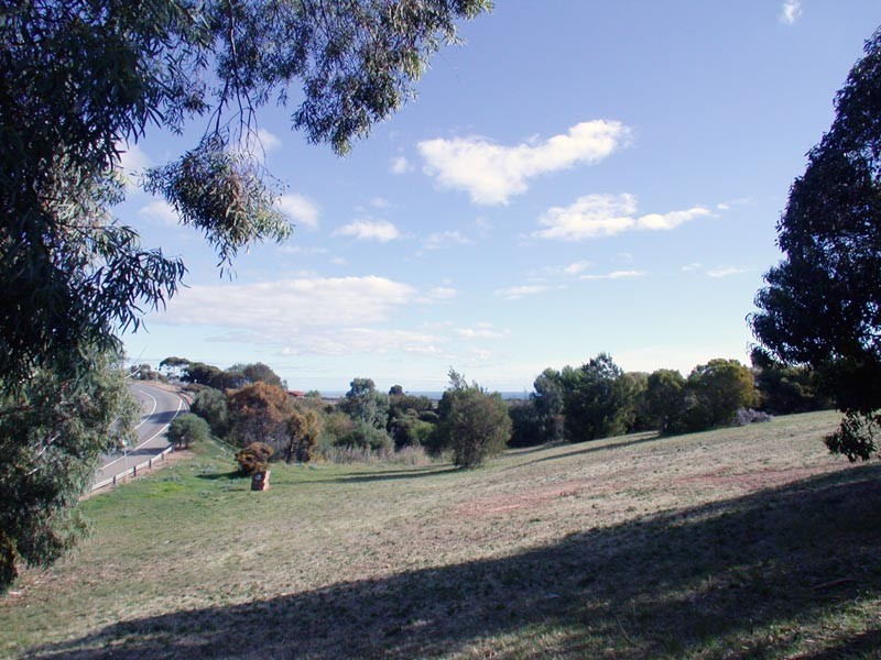 1 Weerab Drive, Hallett Cove SA 5158