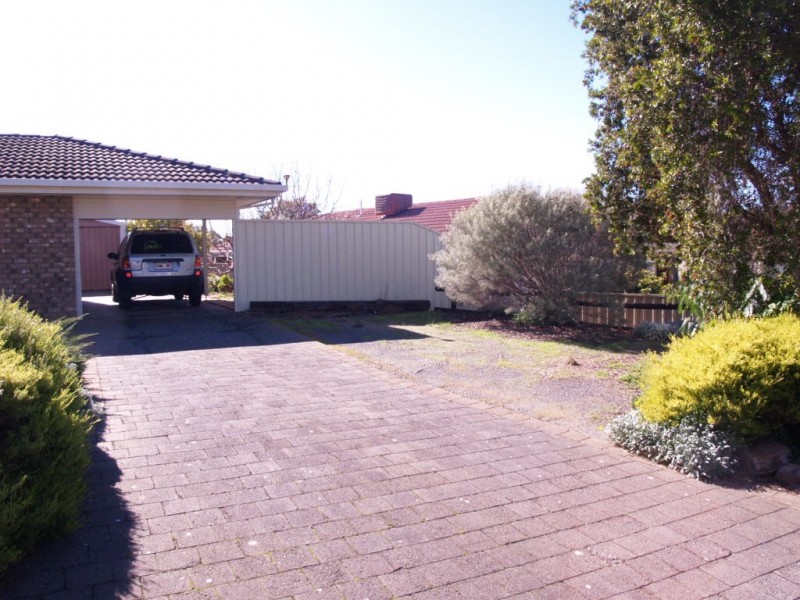 17 Manooka Road, Morphett Vale SA 5162