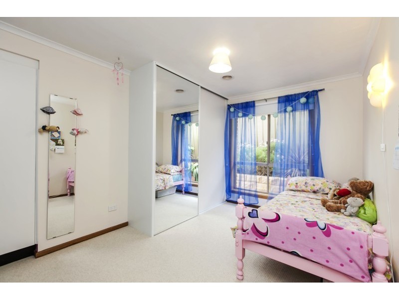 15 Equestrian Drive, Woodcroft SA 5162