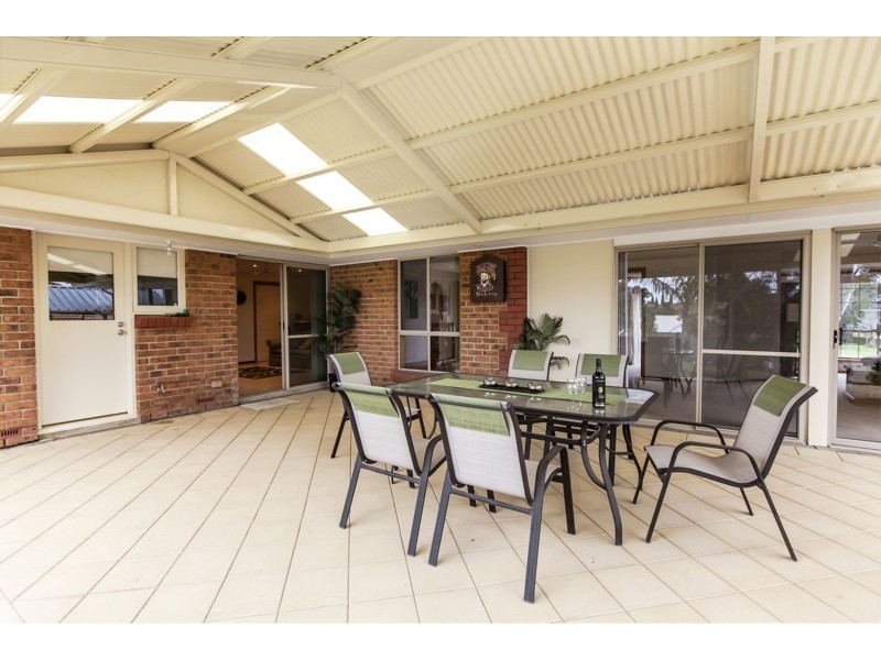 15 Equestrian Drive, Woodcroft SA 5162