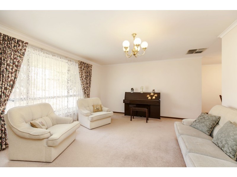 3 Lennon Drive, Woodcroft SA 5162