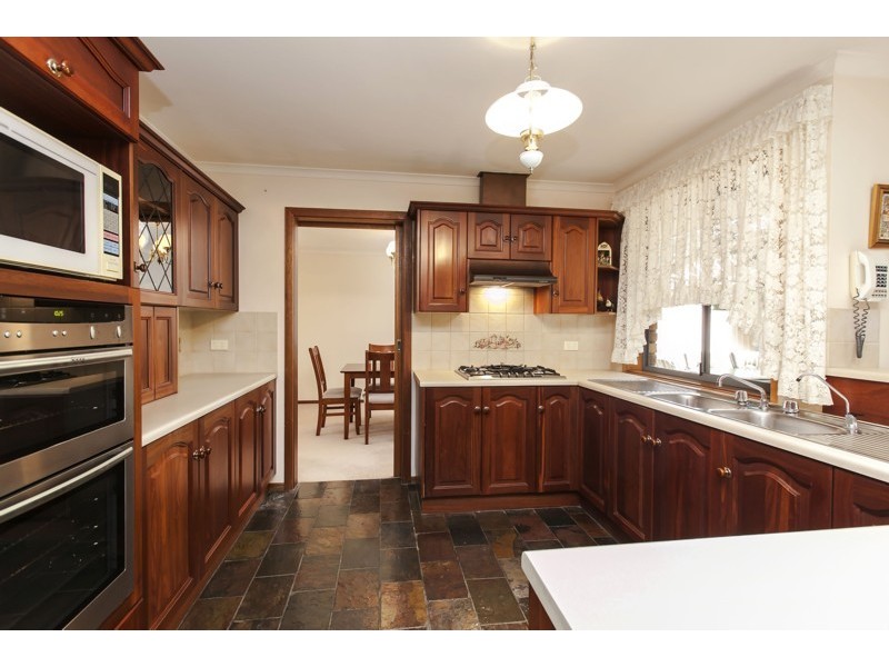 3 Lennon Drive, Woodcroft SA 5162