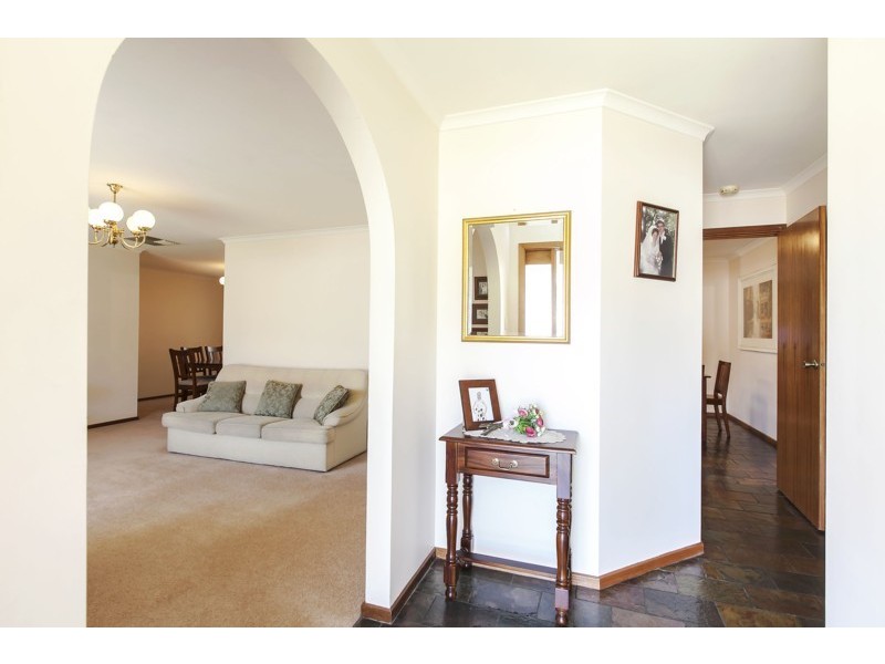 3 Lennon Drive, Woodcroft SA 5162