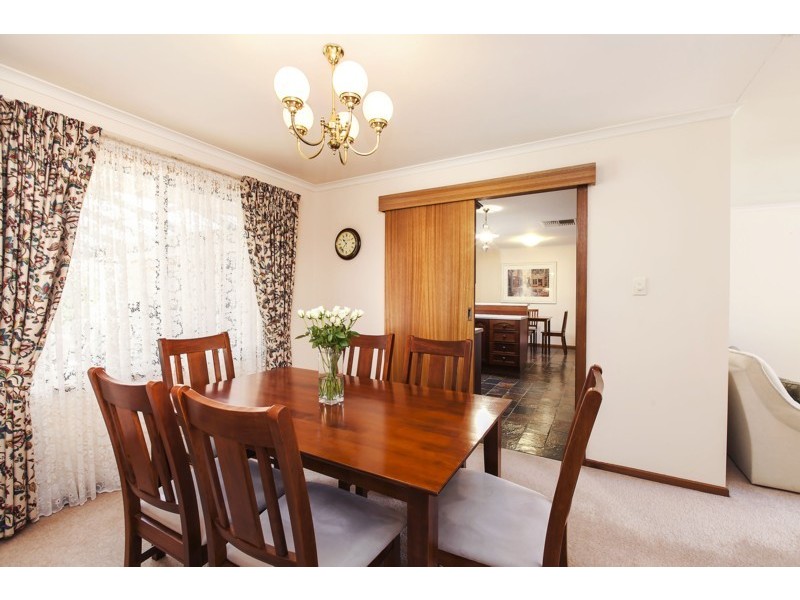 3 Lennon Drive, Woodcroft SA 5162