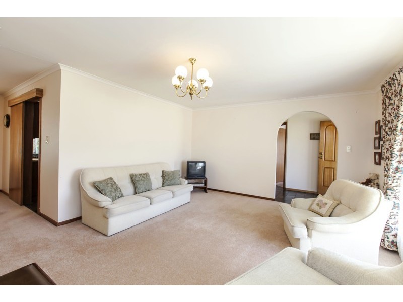 3 Lennon Drive, Woodcroft SA 5162