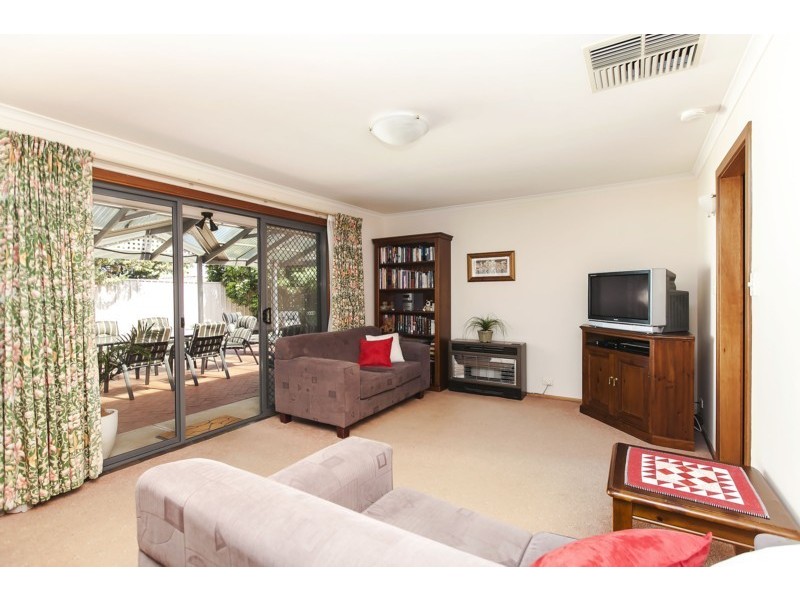 3 Lennon Drive, Woodcroft SA 5162