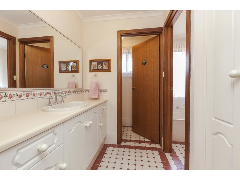 3 Lennon Drive, Woodcroft SA 5162