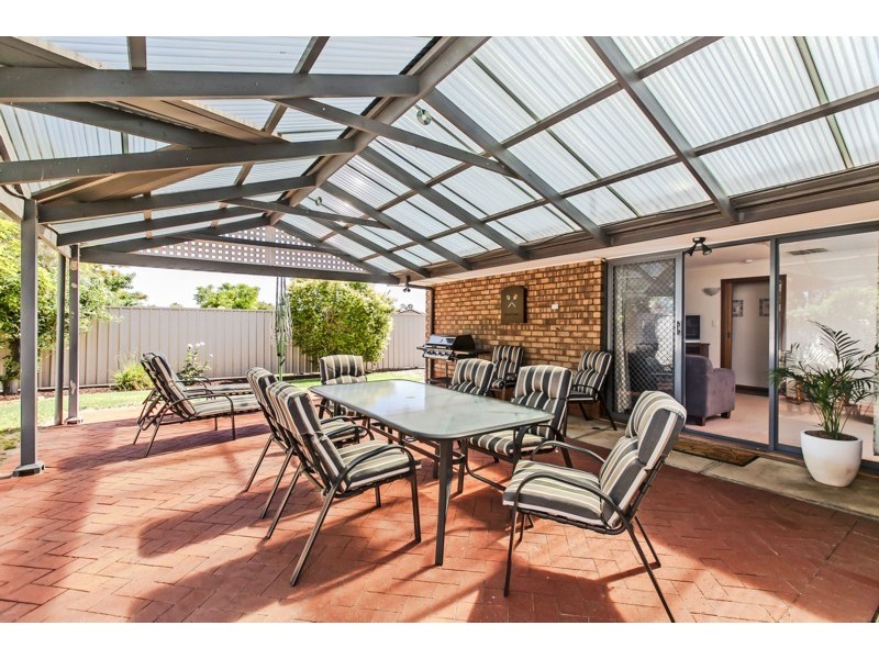 3 Lennon Drive, Woodcroft SA 5162