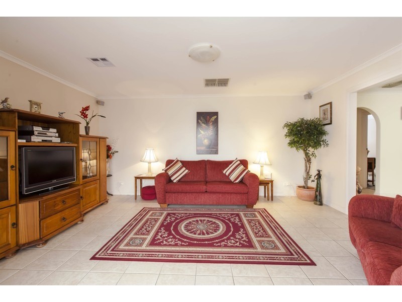 5 Arabian Drive, Woodcroft SA 5162