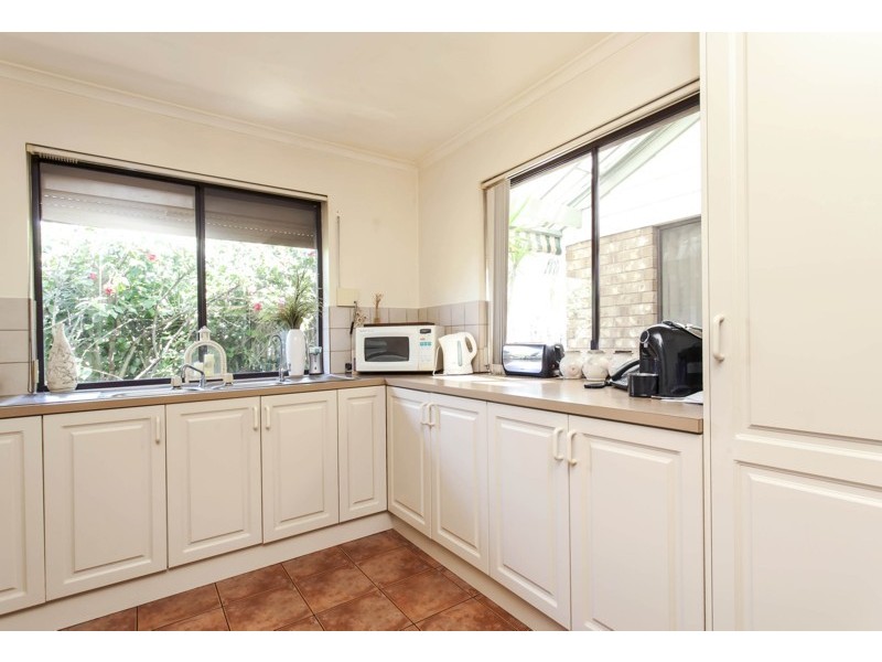 2 Oliver Crescent, Port Noarlunga SA 5167