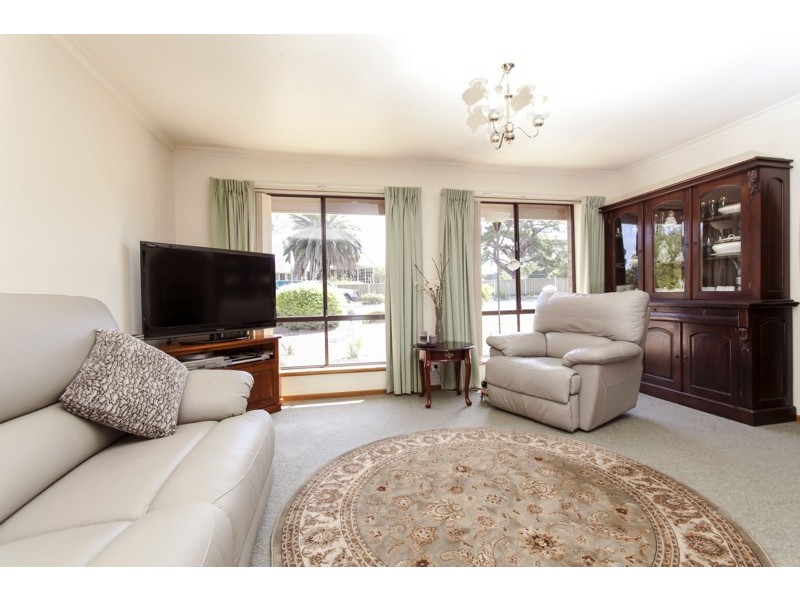 2 Oliver Crescent, Port Noarlunga SA 5167