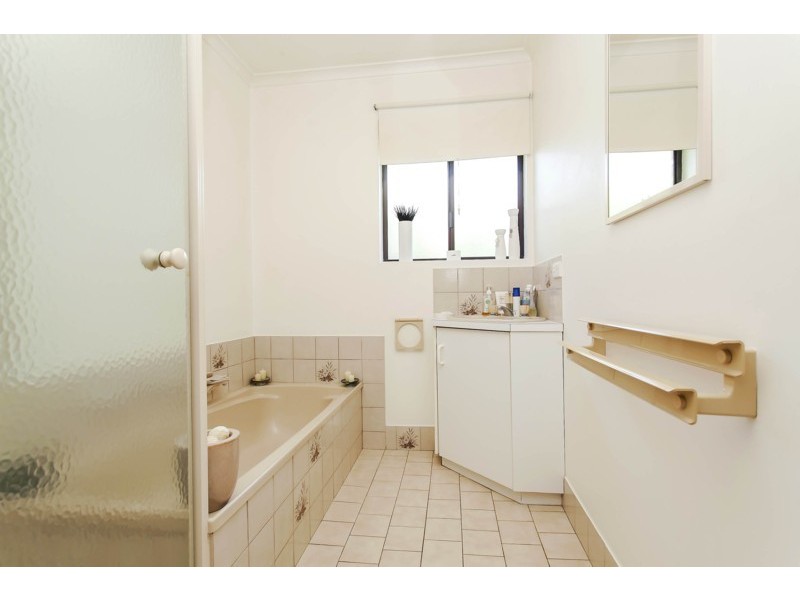 2 Oliver Crescent, Port Noarlunga SA 5167