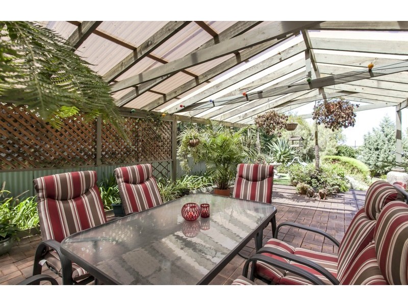 2 Oliver Crescent, Port Noarlunga SA 5167
