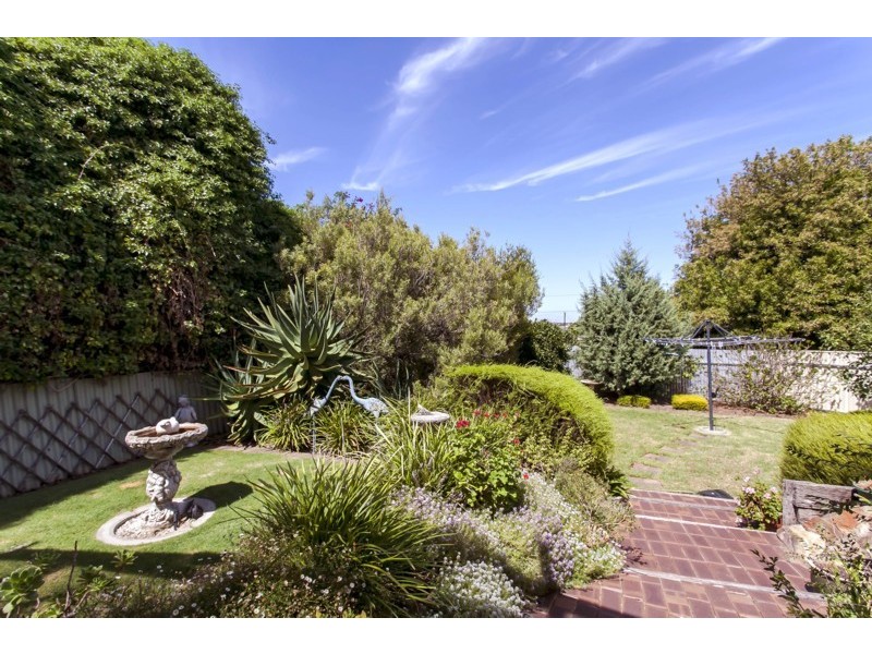 2 Oliver Crescent, Port Noarlunga SA 5167