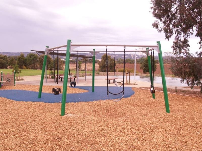 10 Lyons Circuit, Trott Park SA 5158