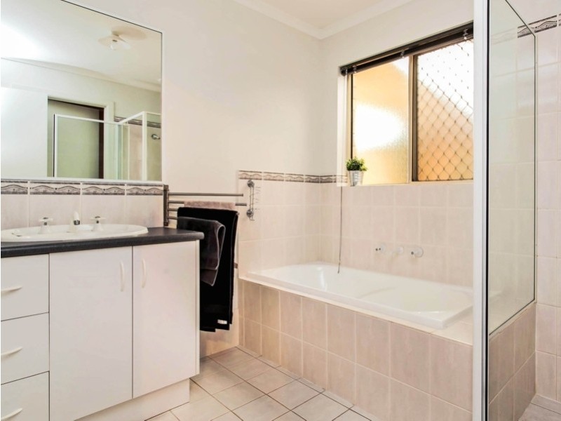 16 Chamberlain Drive, Christie Downs SA 5164