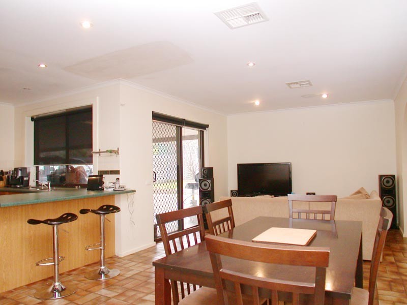 33 Southbound Avenue, Aberfoyle Park SA 5159