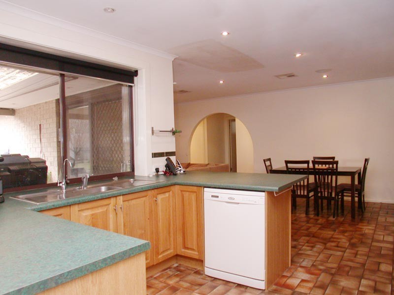 33 Southbound Avenue, Aberfoyle Park SA 5159