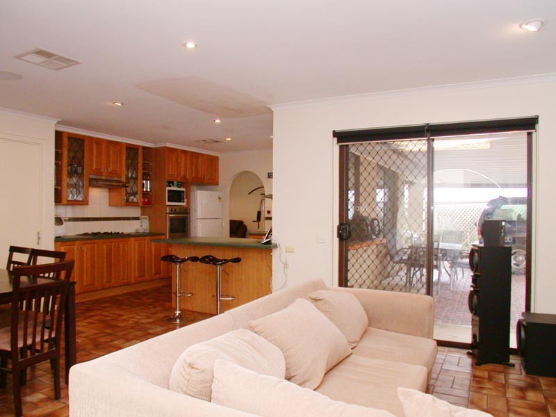 33 Southbound Avenue, Aberfoyle Park SA 5159