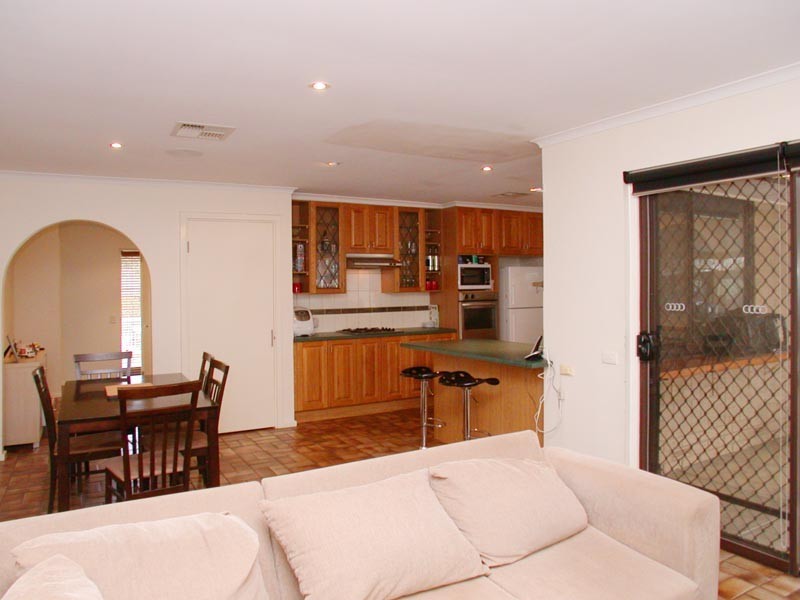 33 Southbound Avenue, Aberfoyle Park SA 5159