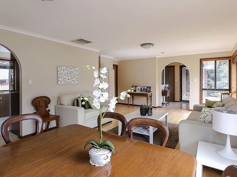 6 Mustang Crescent, Woodcroft SA 5162
