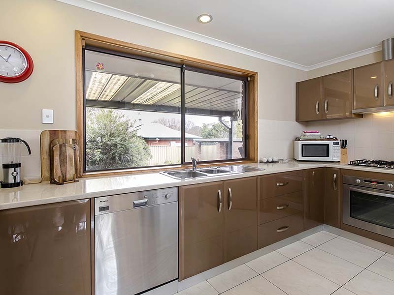 6 Mustang Crescent, Woodcroft SA 5162