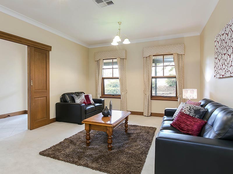 4 Horseshoe Drive, Woodcroft SA 5162