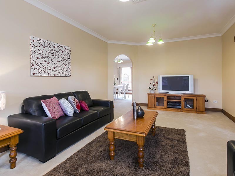 4 Horseshoe Drive, Woodcroft SA 5162