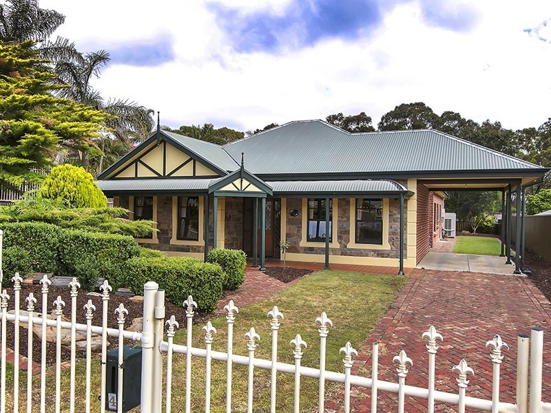 4 Horseshoe Drive, Woodcroft SA 5162