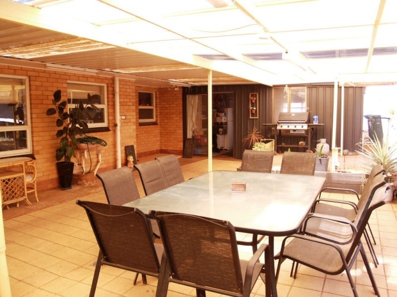 32 Doctors Road, Hackham SA 5163
