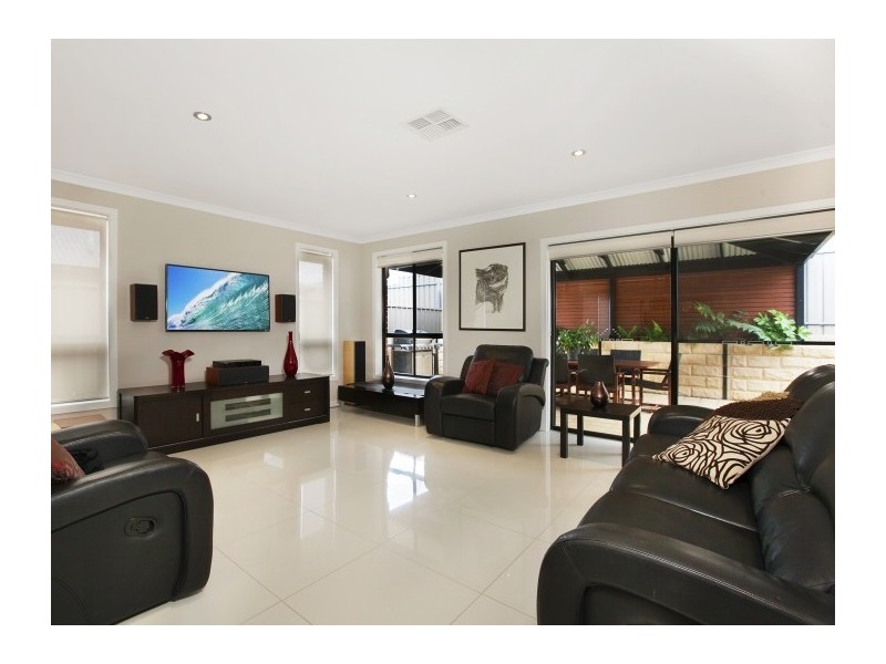 4 Golf Course Drive, Woodcroft SA 5162