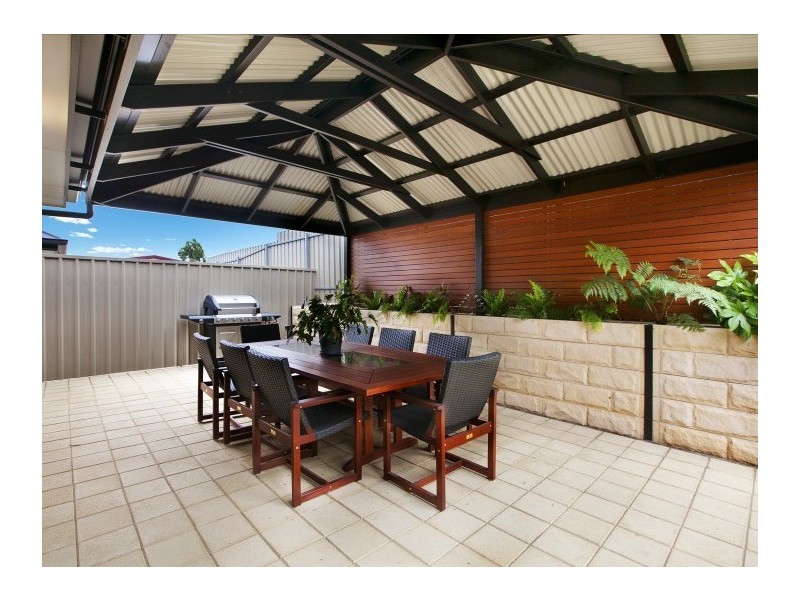 4 Golf Course Drive, Woodcroft SA 5162