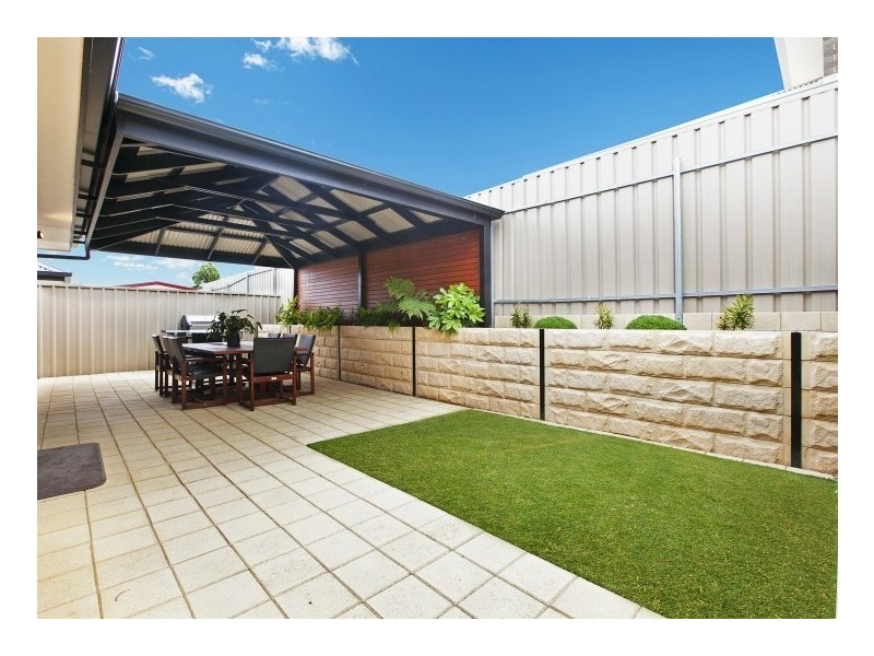 4 Golf Course Drive, Woodcroft SA 5162