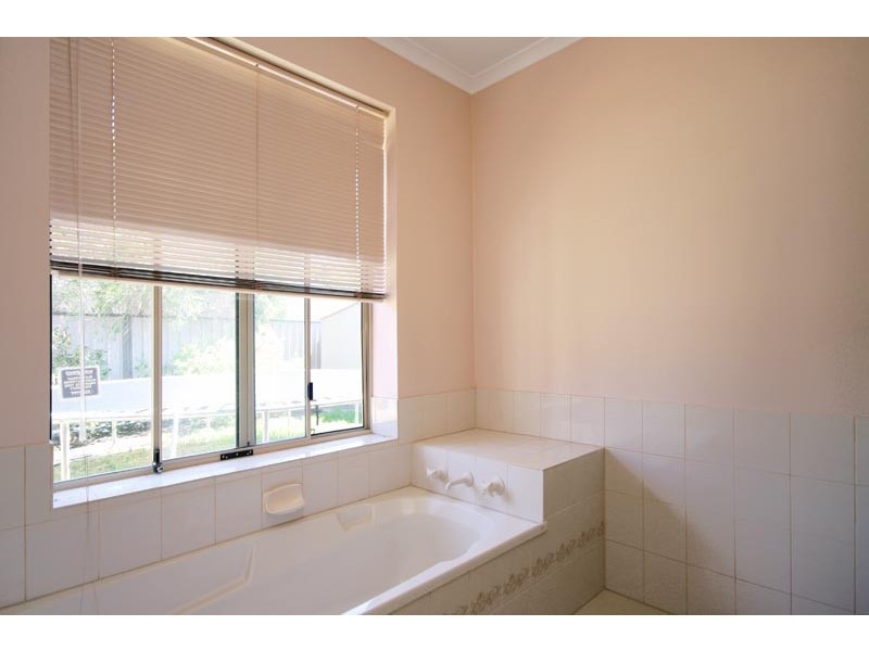 4 Ashmore Place, Onkaparinga Hills SA 5163