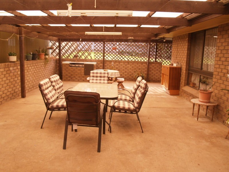 9 George Avenue, Hackham SA 5163