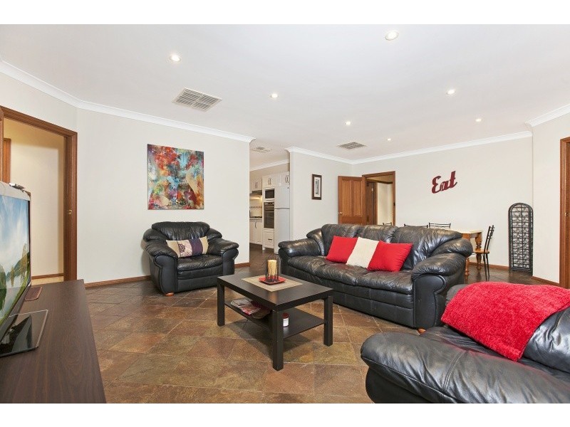 5 Horseshoe Drive, Woodcroft SA 5162