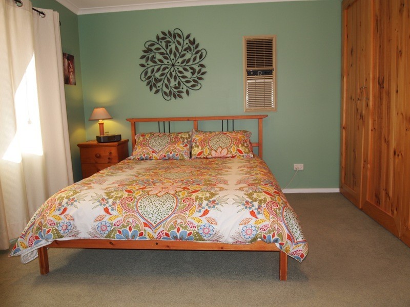 15 Barrdickson Crescent, Happy Valley SA 5159