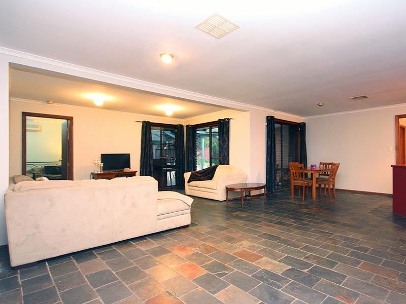 17 Chynoweth Avenue, Hackham SA 5163