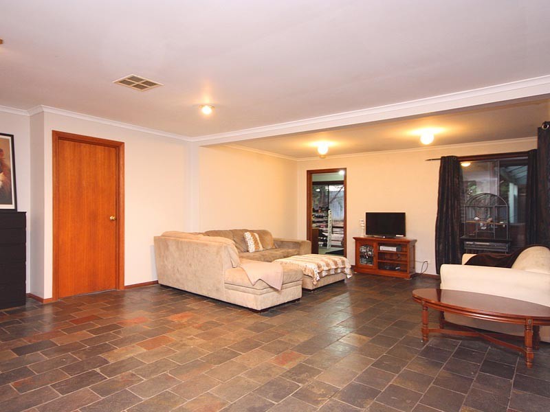 17 Chynoweth Avenue, Hackham SA 5163