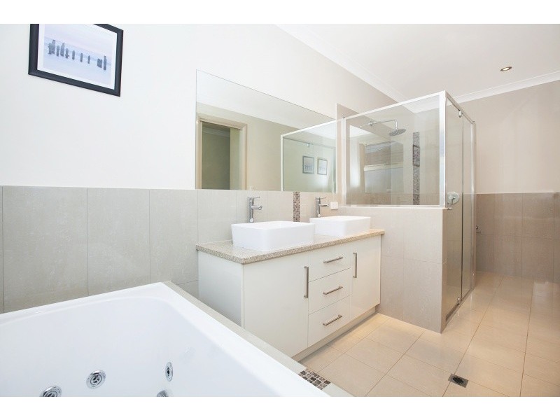 35 Highfield Drive, Craigburn Farm SA 5051
