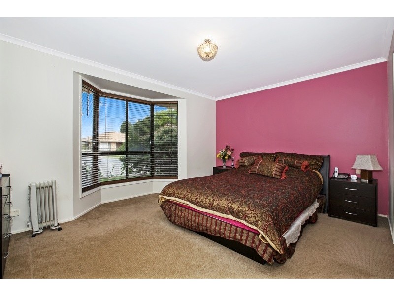 6 Ebony Court, Woodcroft SA 5162