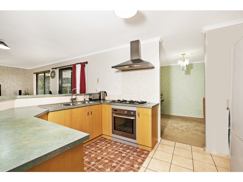 6 Ebony Court, Woodcroft SA 5162