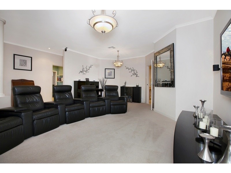 10 Hereford Lane, Woodcroft SA 5162