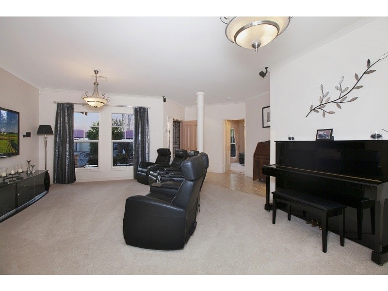 10 Hereford Lane, Woodcroft SA 5162